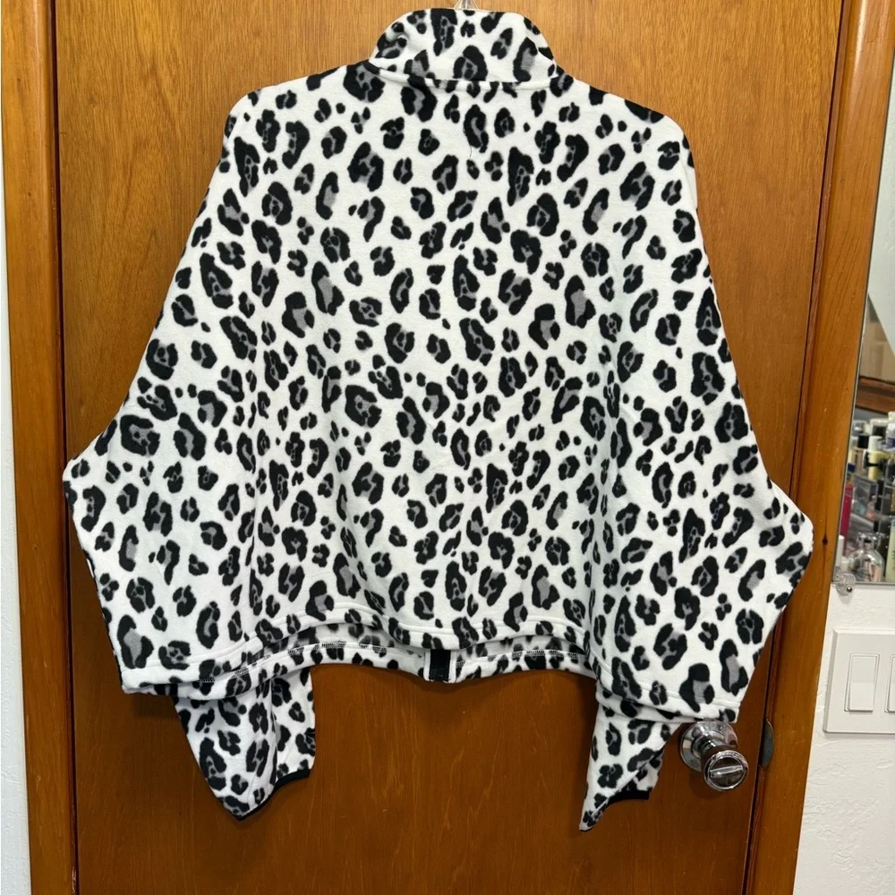 Fabletics Black and White Leopard Polar Fleece Zip-Up - Size 1X - Picture 5 of 7